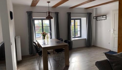 One-Bedroom Apartment with Shower