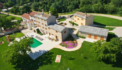 Villa with Private Pool (14 Adults)