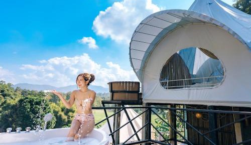Family Room with Mountain View