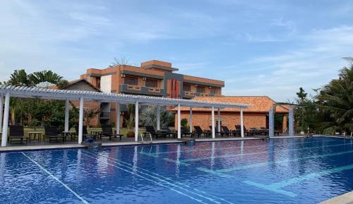 Deluxe Double Room (2 Adults + 1 Child)