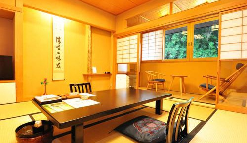 Japanese-Style Room (8+6 Tatami)【ゆとりの間】