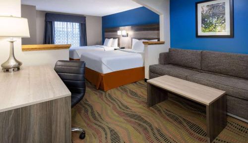 Studio Suite with Two Double Beds - Non-Smoking