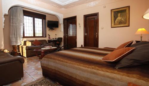 One-Bedroom Apartment with Balcony