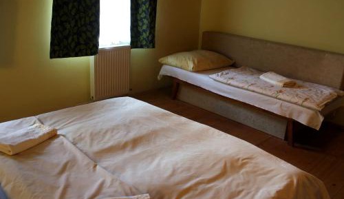 One-Bedroom Apartment (5 Adults)