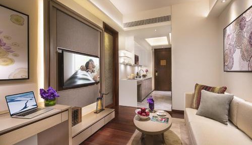 Birthday Bash Package - Noble Suite with 1st round Free Mini Bar & Red Wine & Birthday Cake with Birthday theme set up