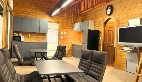 Japanese-Style Cottage (8 People)