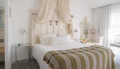 Queen Suite with City View