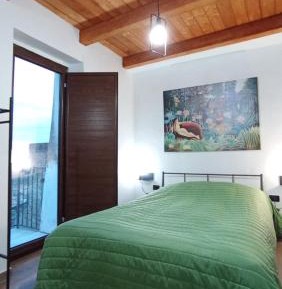 Apartment with Mountain View