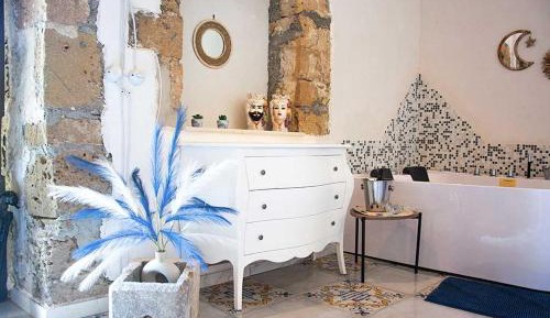 Studio with Spa Bath