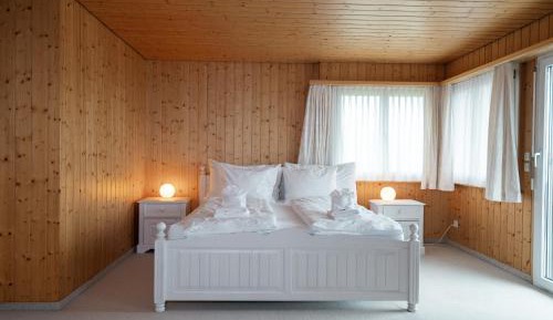 Apartment with Mountain View