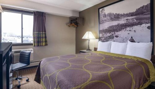 Queen Room with Roll in Shower - Non-Smoking 