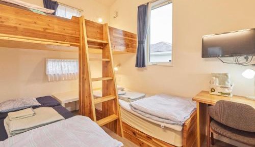 Standard Twin Room with Shared Bathroom