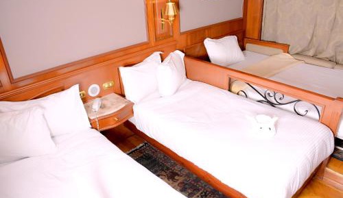 Triple Room with Lake View