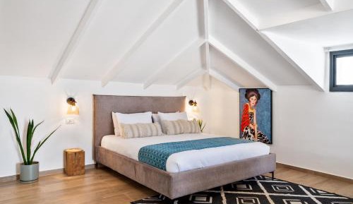 King Suite with Spa Bath and View