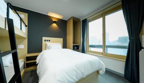 Triple Room with City View