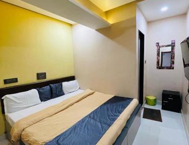 Deluxe Double Room (2 Adults + 1 Child)