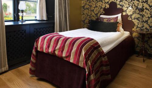 Single Room with Private Bathroom