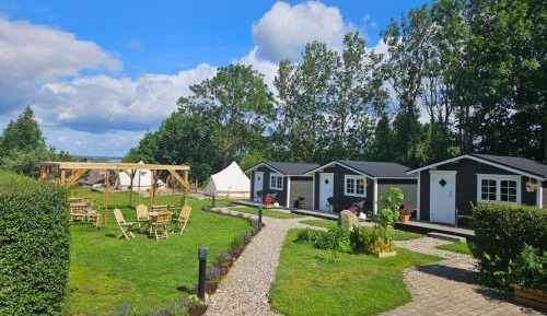 Cottage with Shared Bathroom