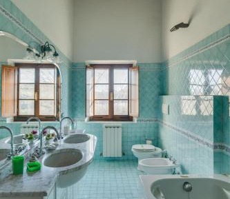 Five-Bedroom Apartment (10 Adults)