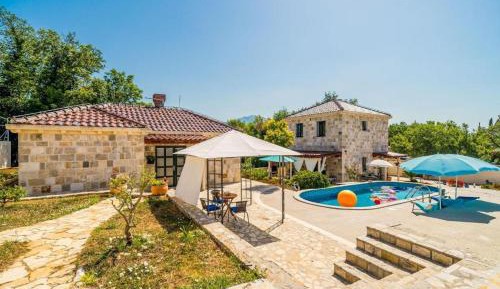 Four bedroom holiday home 