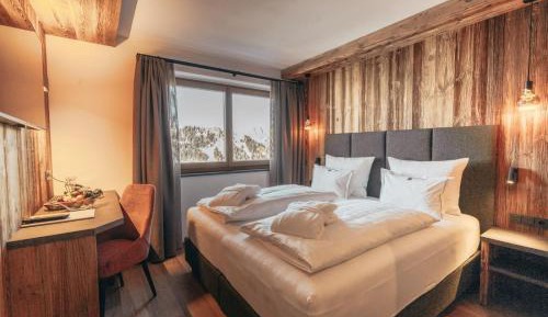 Suite with Mountain View