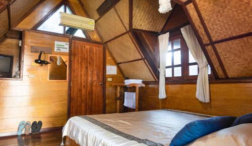 Bungalow with Garden View