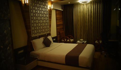 Suite with Mountain View