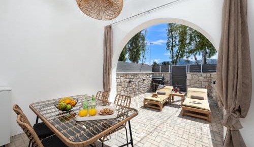 Apartment with Mountain View