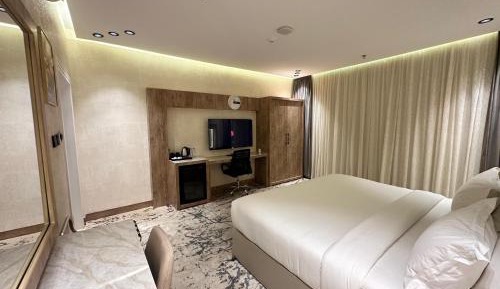 Deluxe Room (2 Adults + 1 Child)