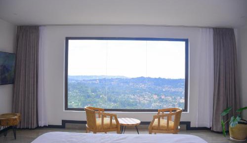 Deluxe Queen Suite