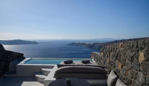Honeymoon Suite with Infinity Heated Pool