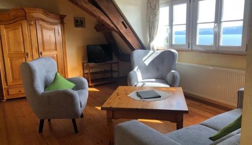 Apartment with Lake View