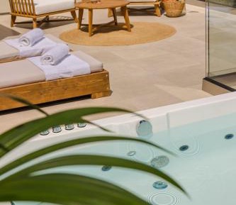 Deluxe Suite with Spa Bath