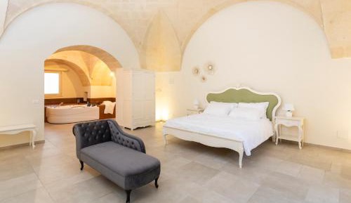 Queen Room with Spa Bath