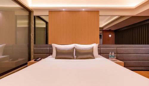 Deluxe King Room  (10% Discount on Laundry service)