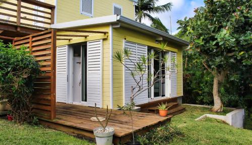 Bungalow with Garden View