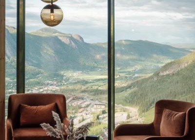 Suite with Mountain View