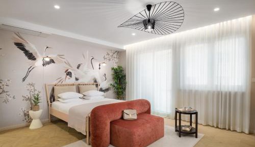 Deluxe Double Room with Balcony and Private Bathroom
