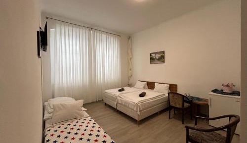 Quadruple Room with Private Bathroom