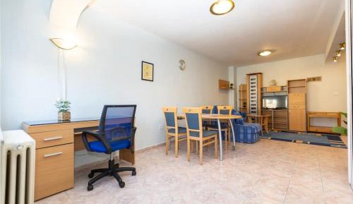 Room #1183986901