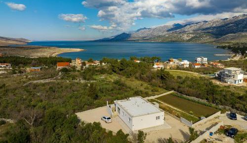 Apartment with Mountain View