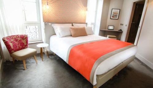 Two Rooms next to Each Other