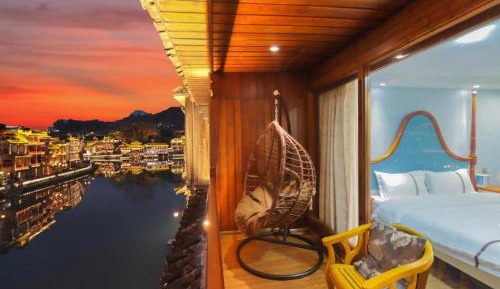 Deluxe King Room with River View