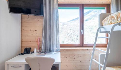 Quadruple Room with Mountain View