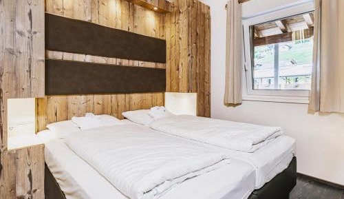 Four-Bedroom Penthouse with Balcony