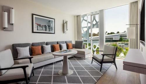 Executive King Suite with Pool View