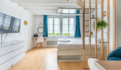 Studio with Private Bathroom