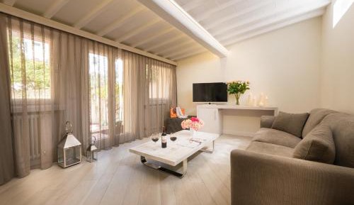 Suite with Garden View & Pool Access