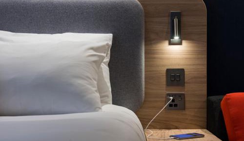 Standard Queen Room with Free Hot Breakfast