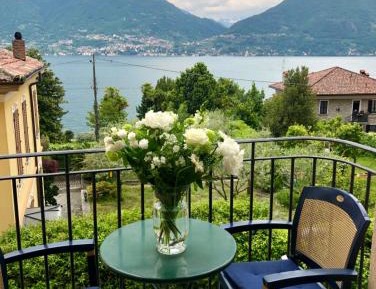 Apartment with Lake View